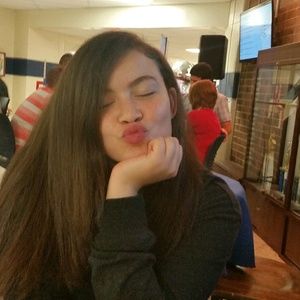 Meet your Posher, Kayla